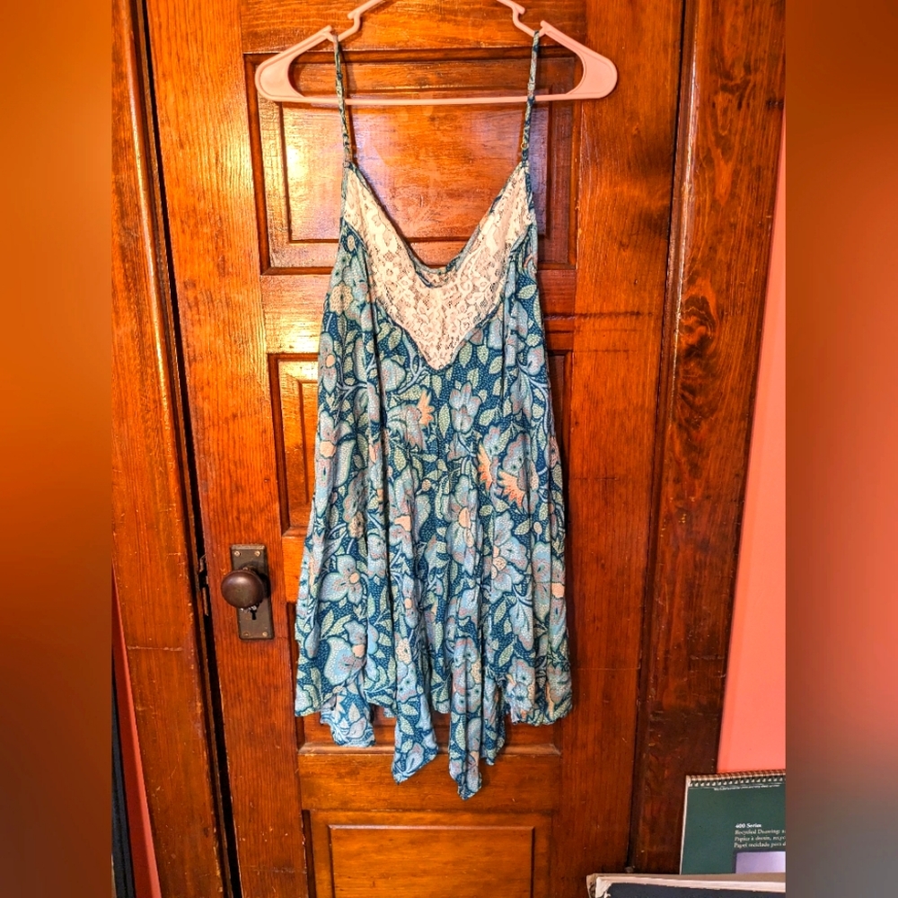 Anthropologie Medium Floral Lace Flutter Dress